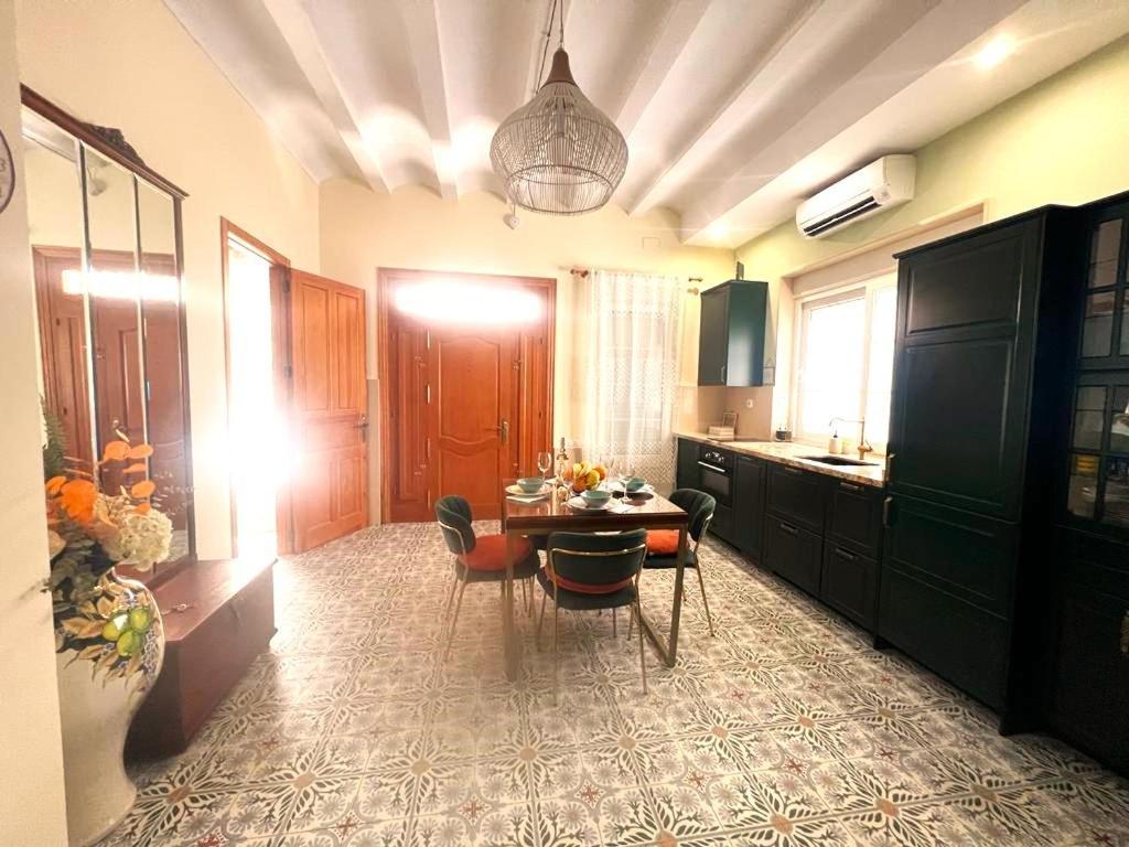 Esmeralda Apartment With Free Private Underground Parking Valencia Bagian luar foto