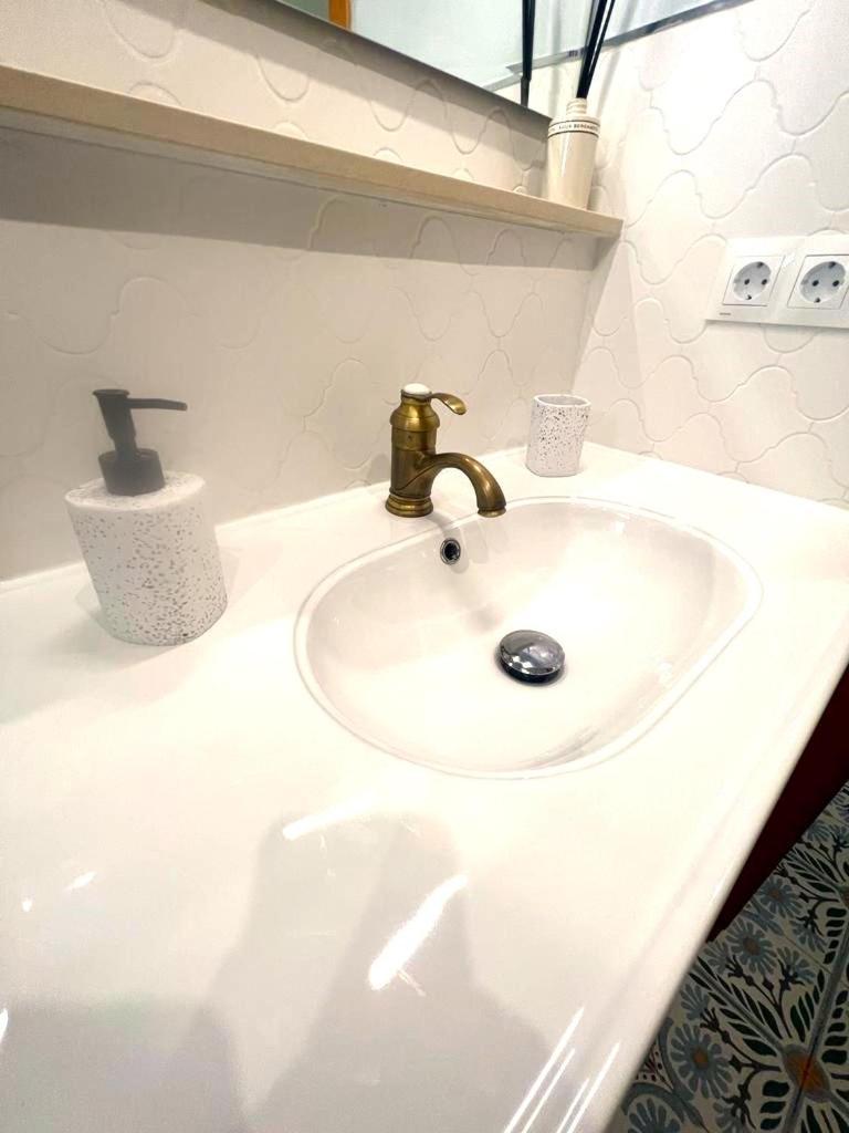 Esmeralda Apartment With Free Private Underground Parking Valencia Bagian luar foto